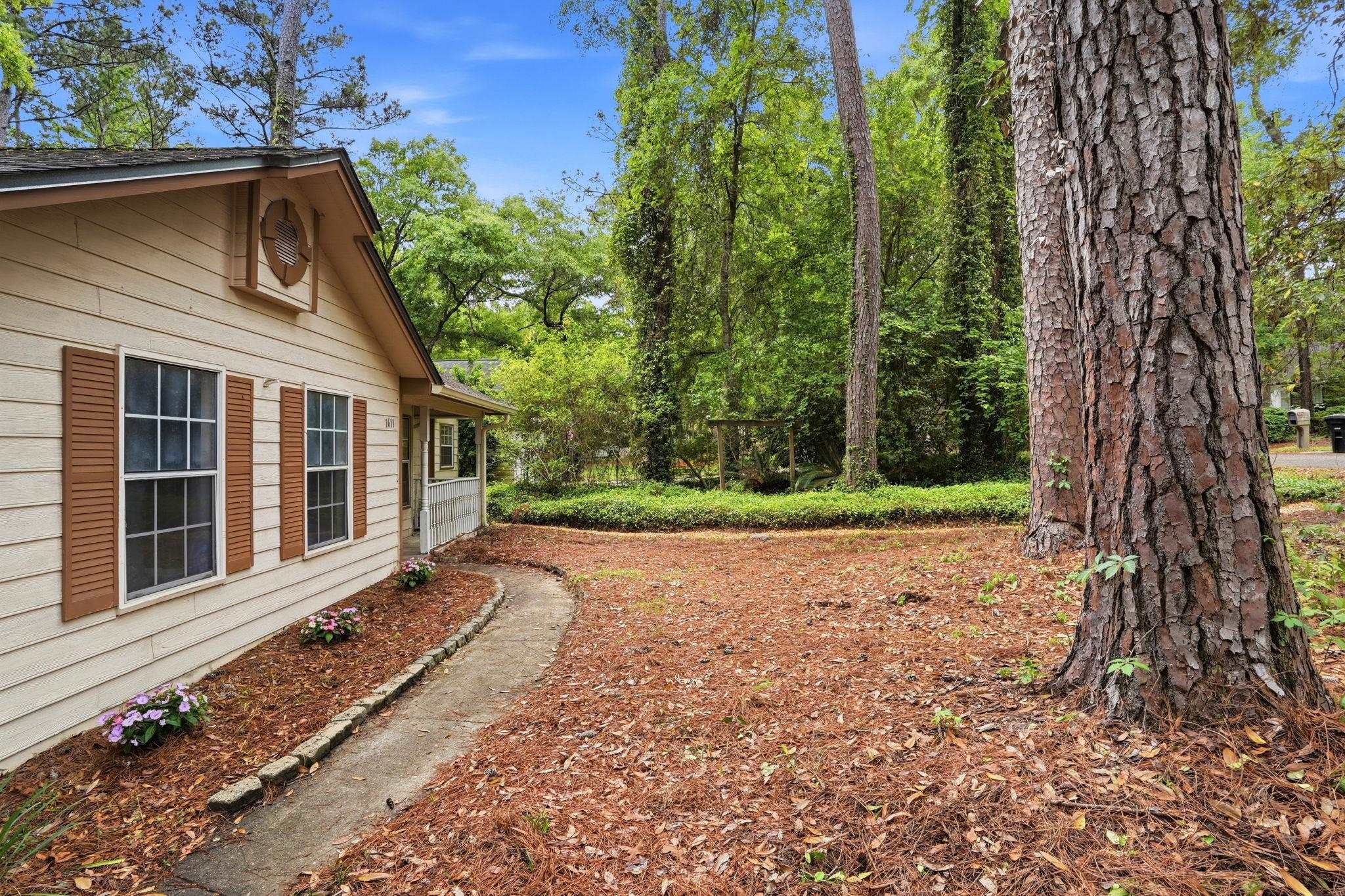 1611 Flint Ridge Lane