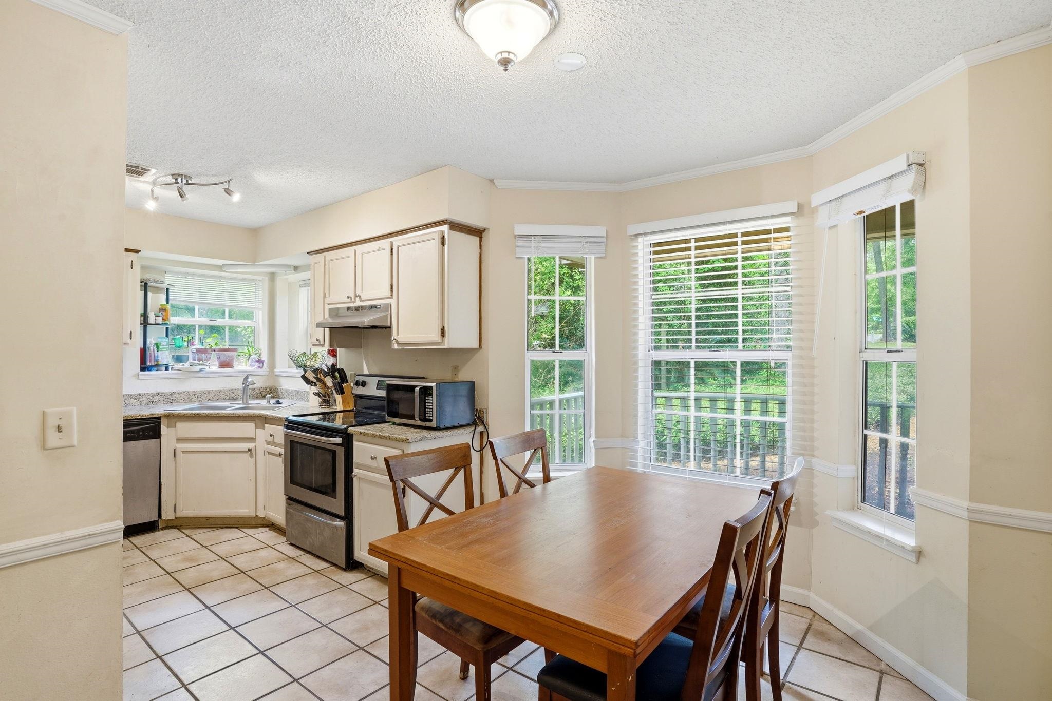 1611 Flint Ridge Lane