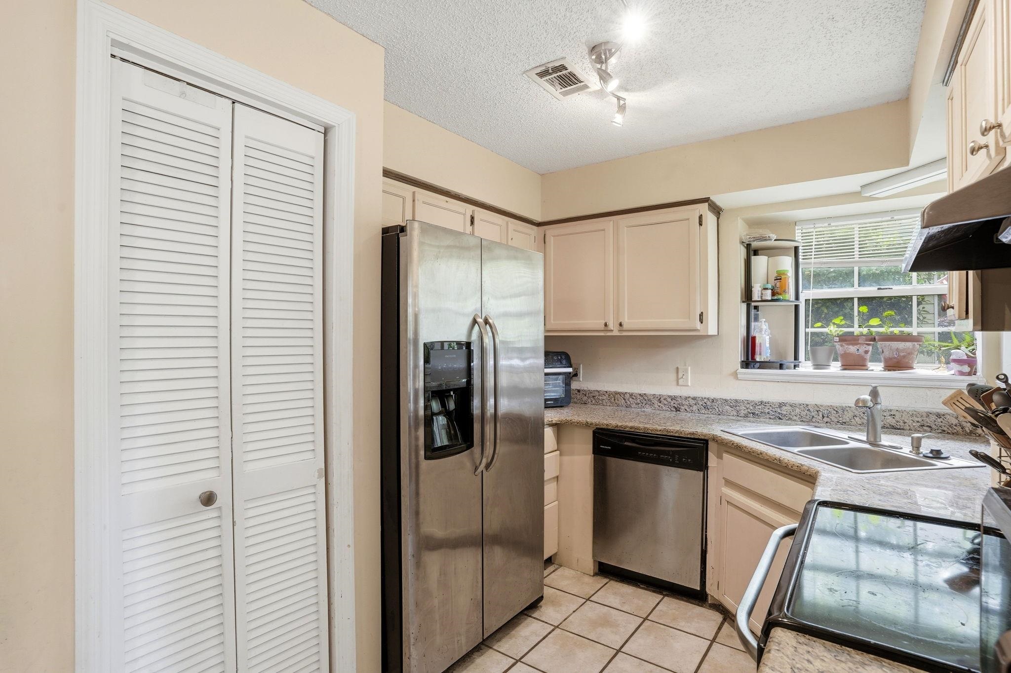 1611 Flint Ridge Lane