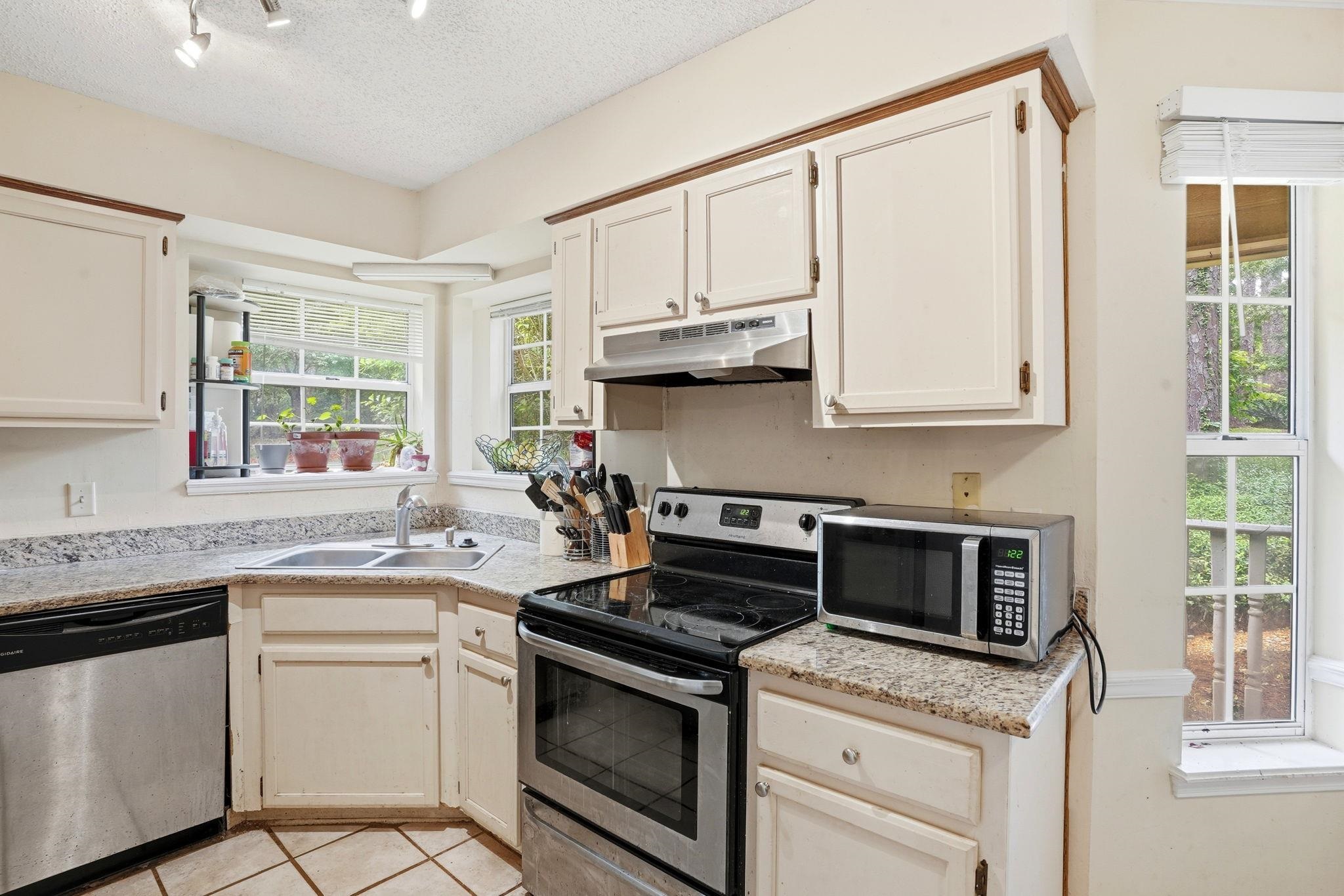 1611 Flint Ridge Lane