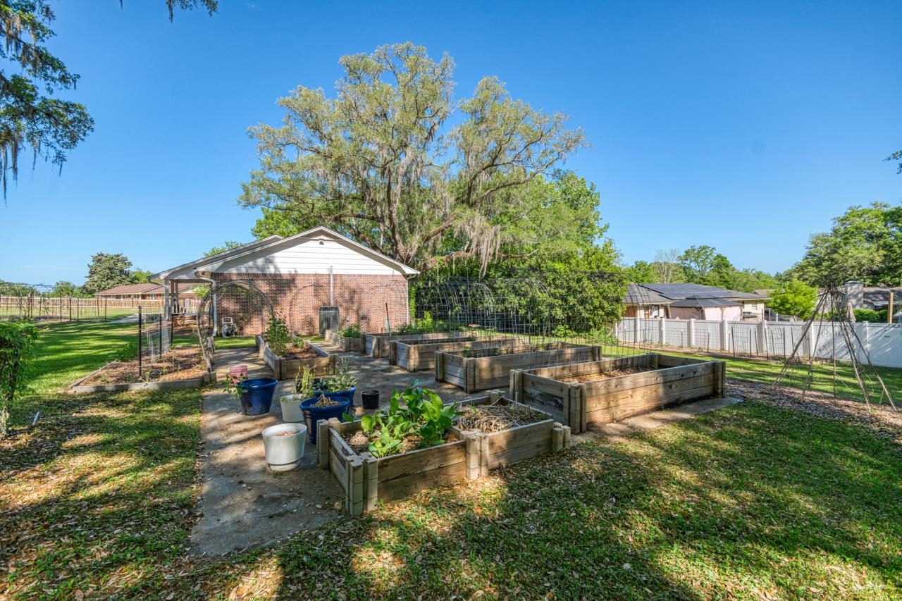 2399 CLARA KEE Boulevard
