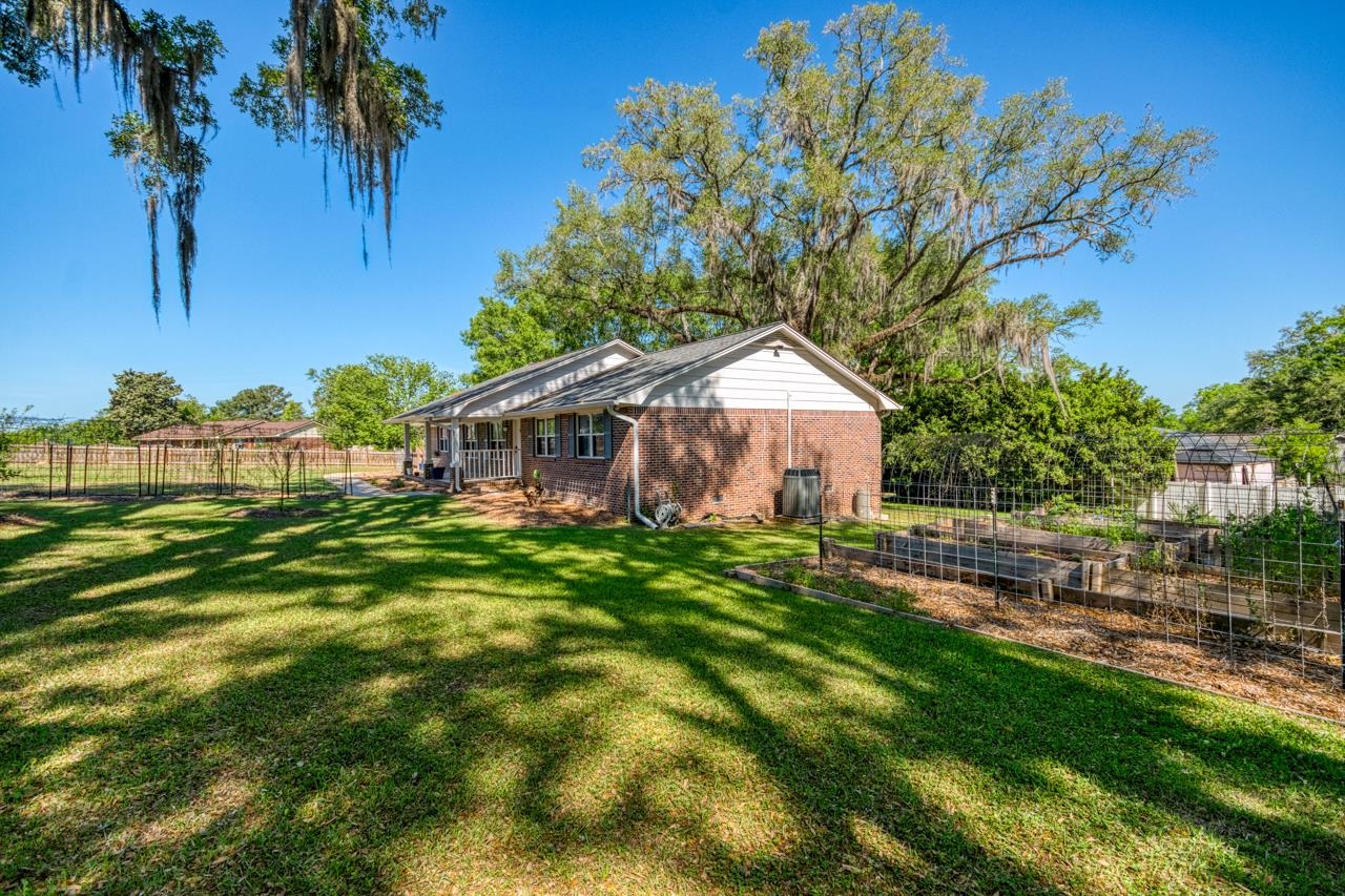 2399 CLARA KEE Boulevard