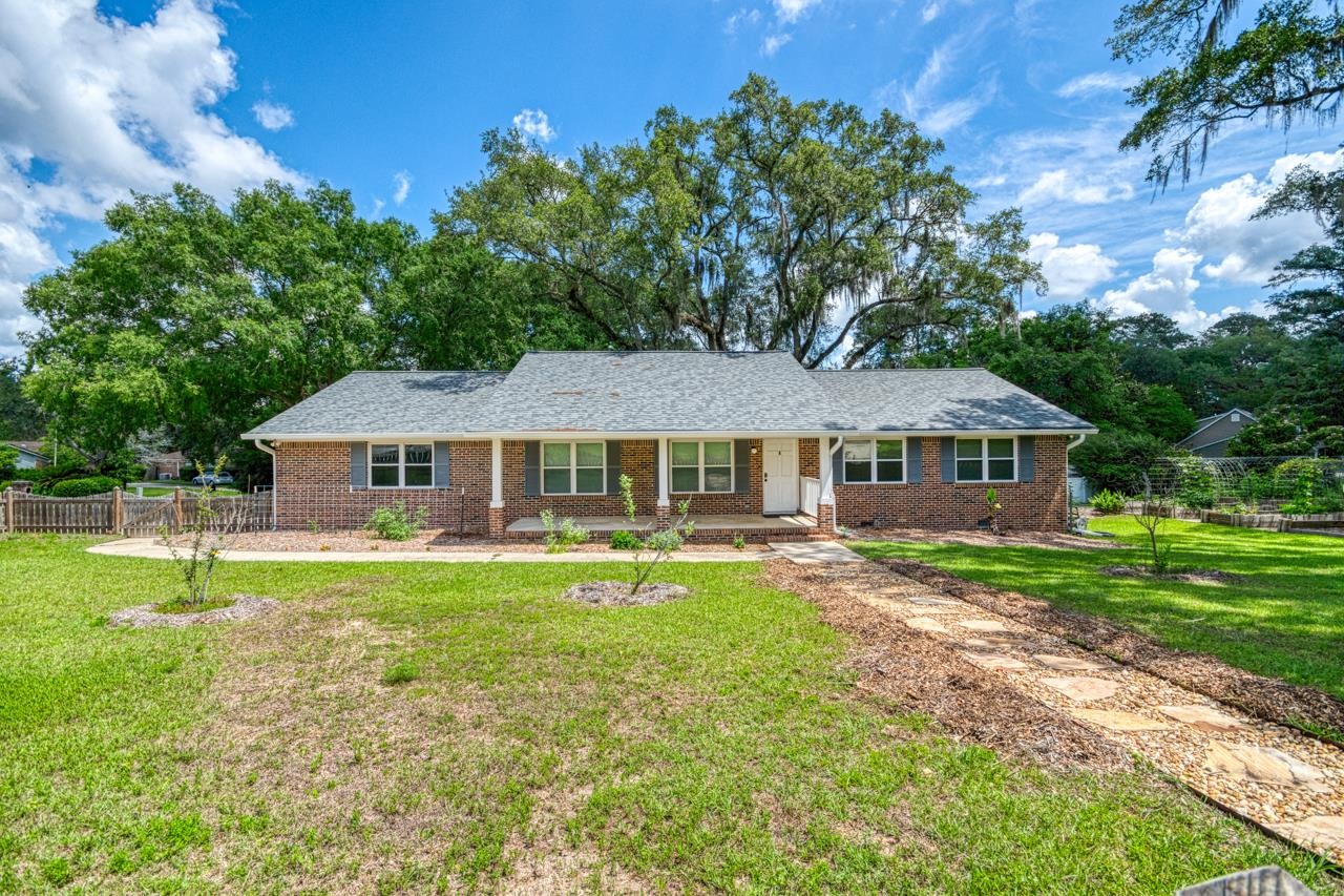 2399 CLARA KEE Boulevard
