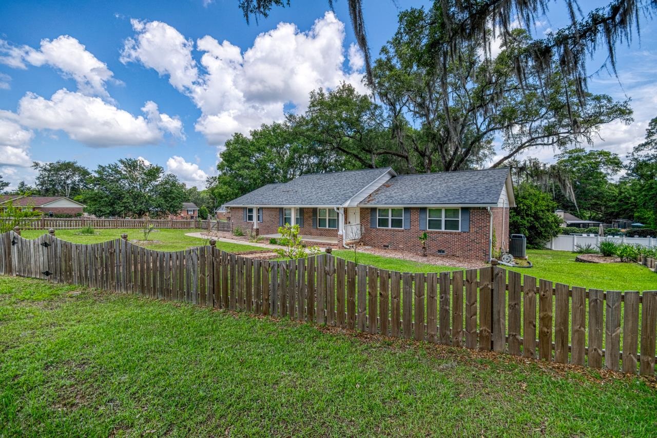 2399 CLARA KEE Boulevard