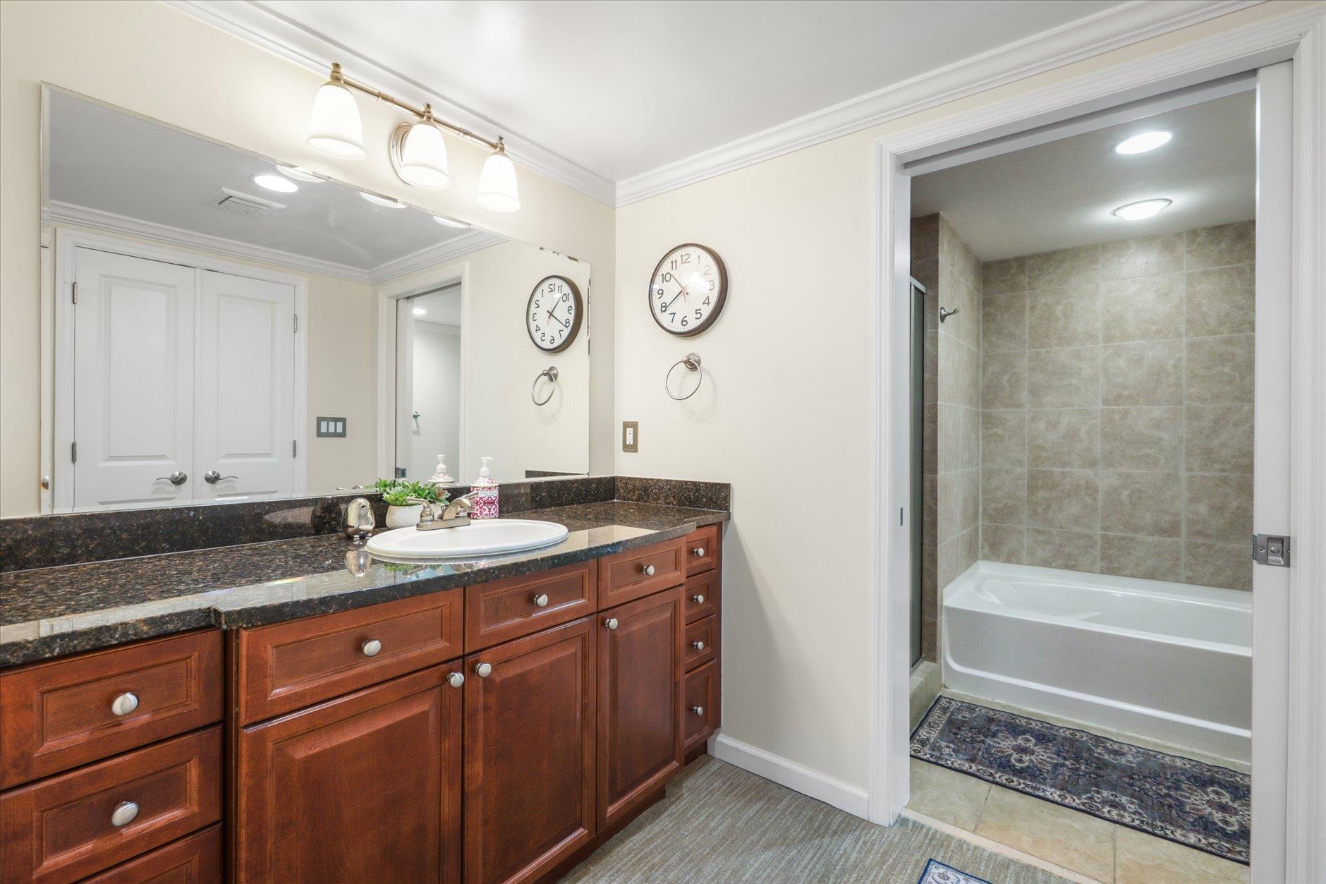121 N Monroe Street Unit: 5004