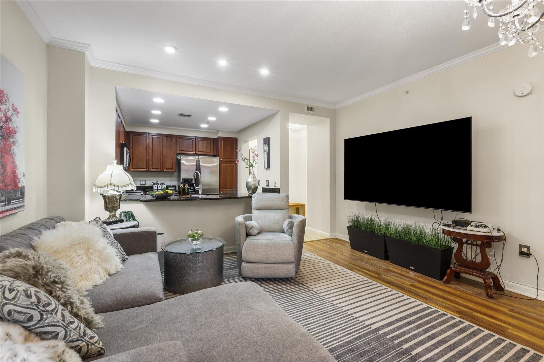 121 N Monroe Street Unit: 5004