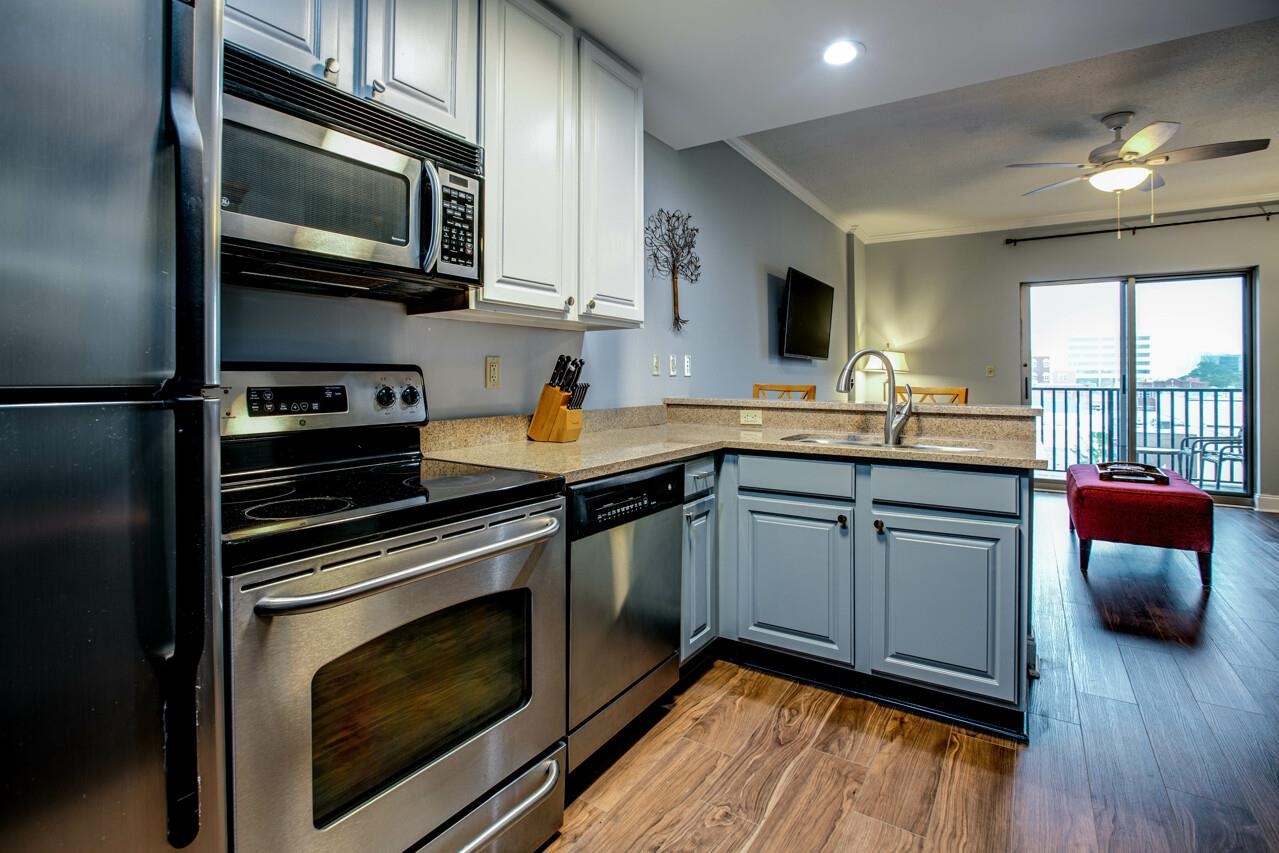 215 W College Avenue Unit 711