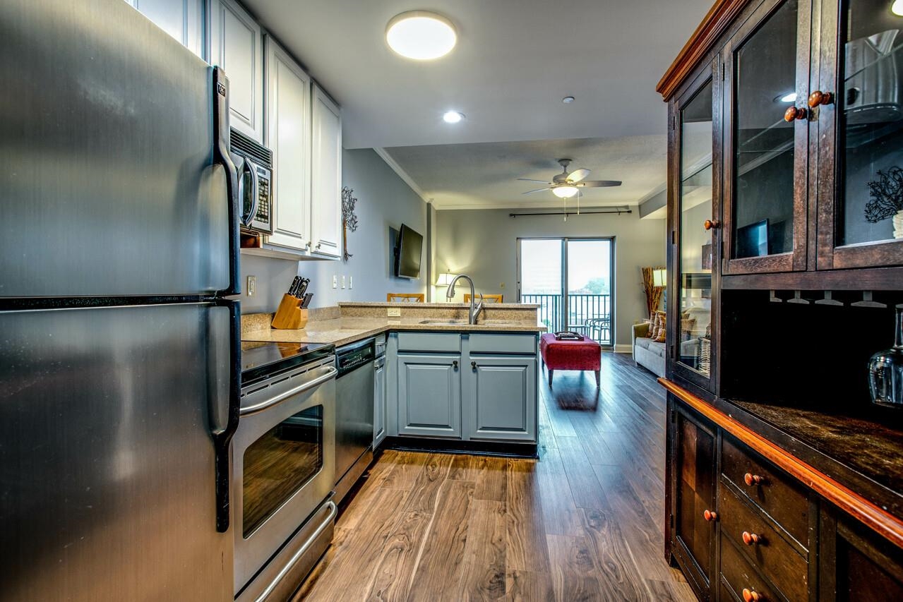 215 W College Avenue Unit 711