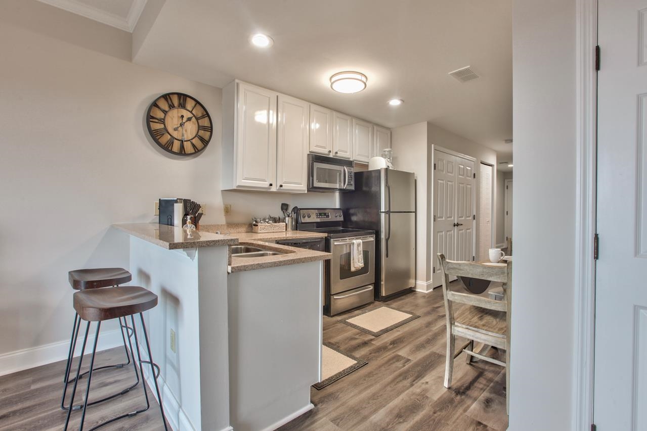 215 W College Avenue Unit: 305