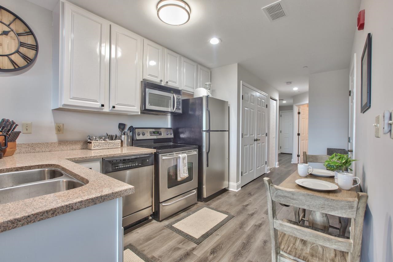 215 W College Avenue Unit: 305