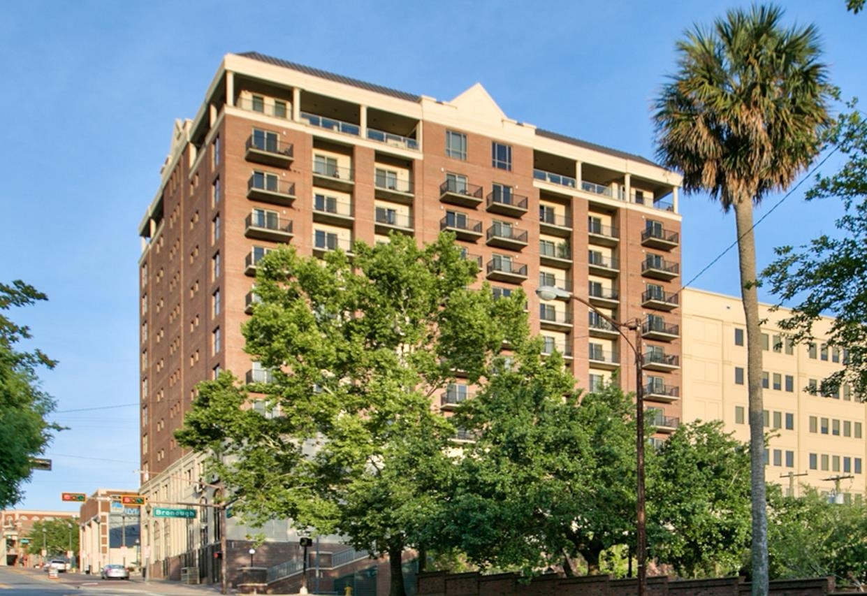 215 W College Avenue Unit: 305