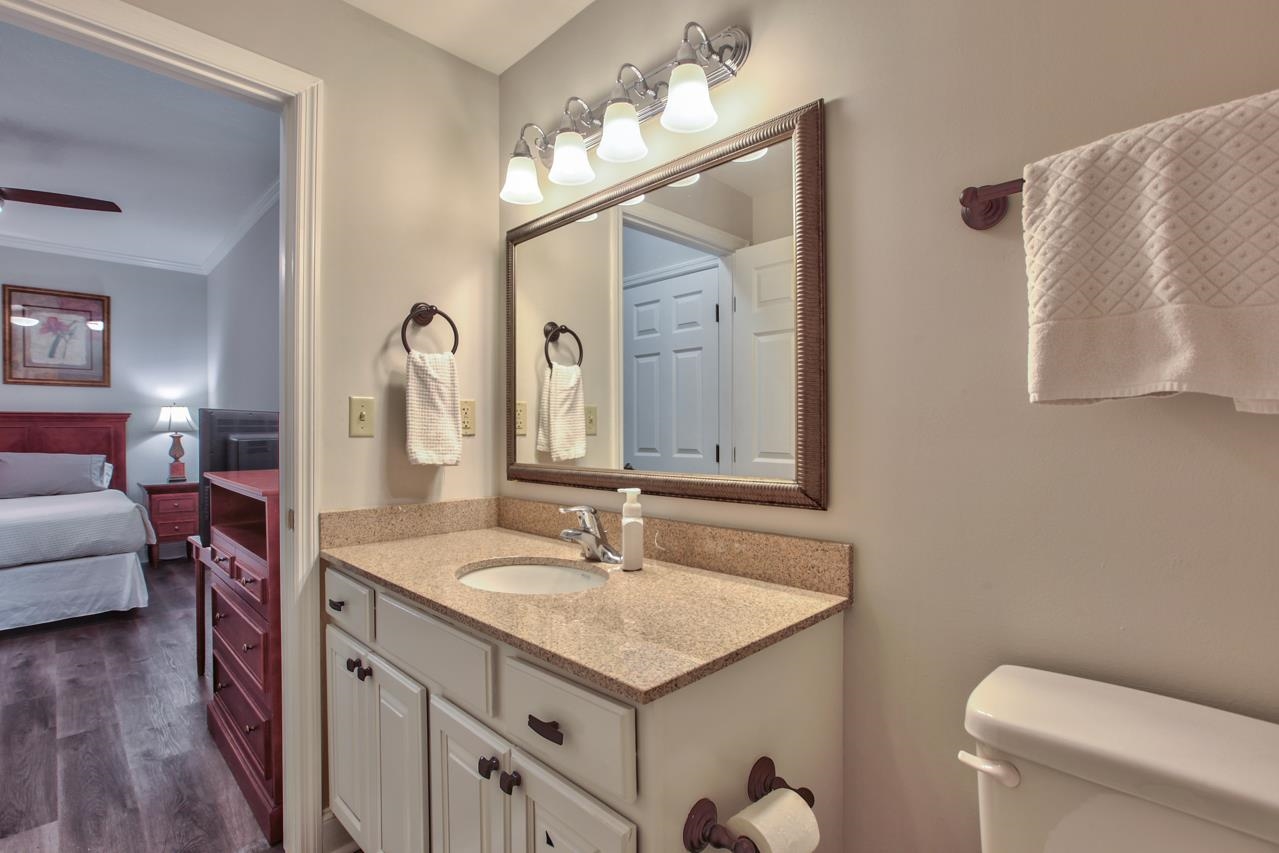 215 W College Avenue Unit: 305