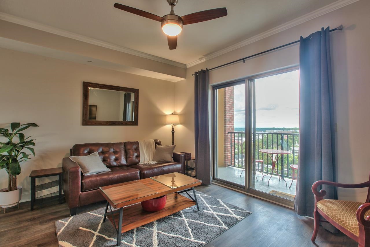 215 W College Avenue Unit: 305
