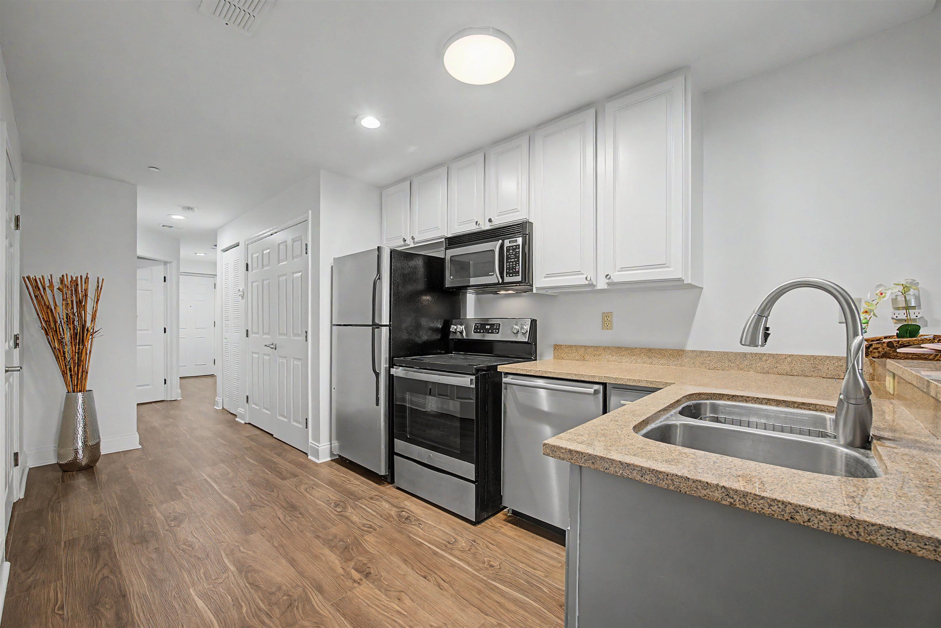 215 W College Unit 711 Avenue Unit: 711