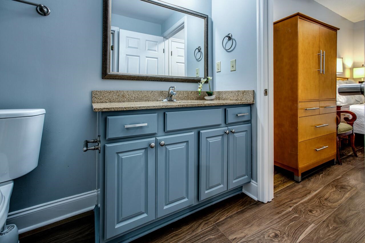 215 W College Unit 711 Avenue Unit: 711