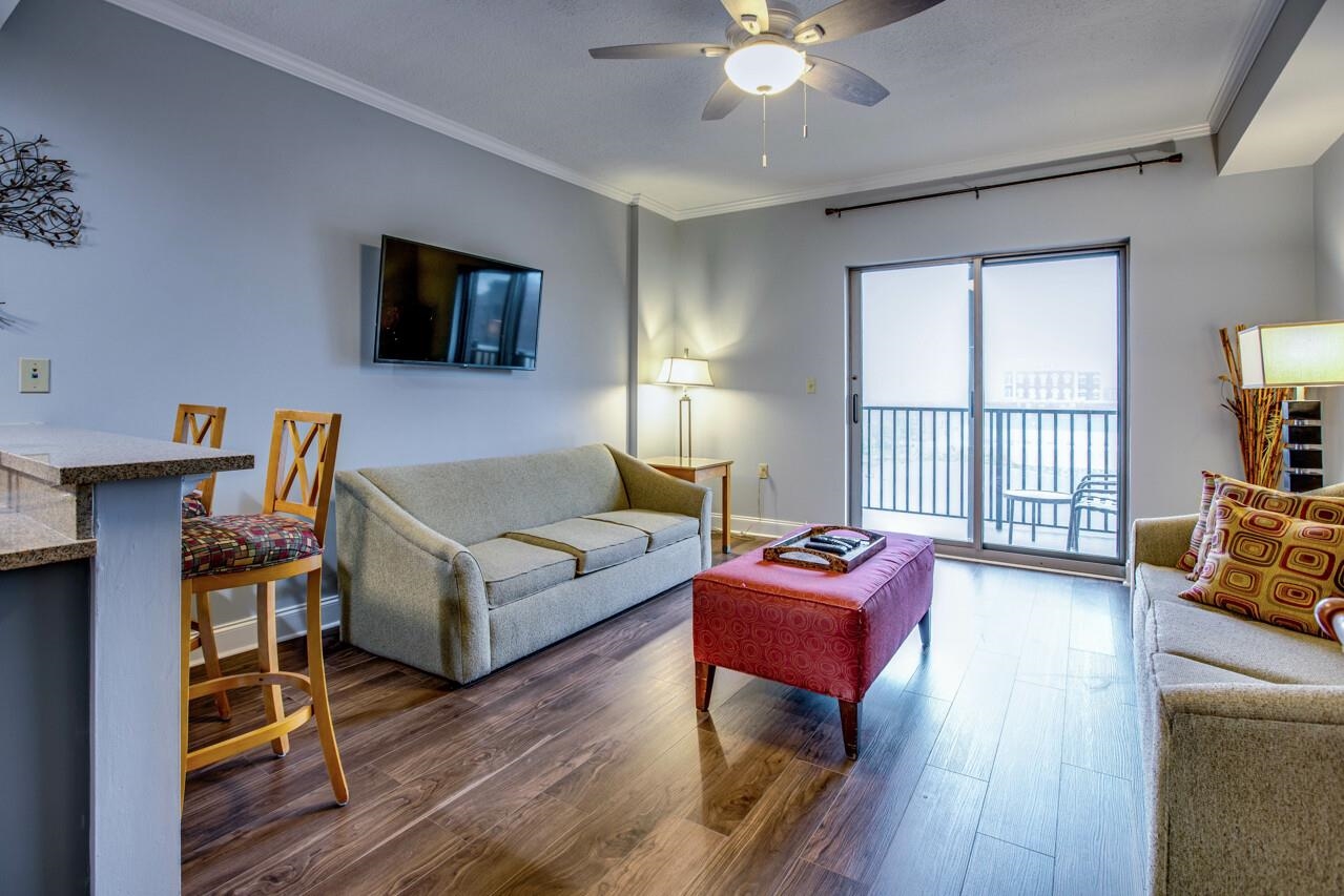 215 W College Unit 711 Avenue Unit: 711