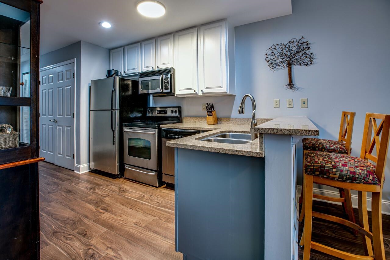 215 W College Unit 711 Avenue Unit: 711
