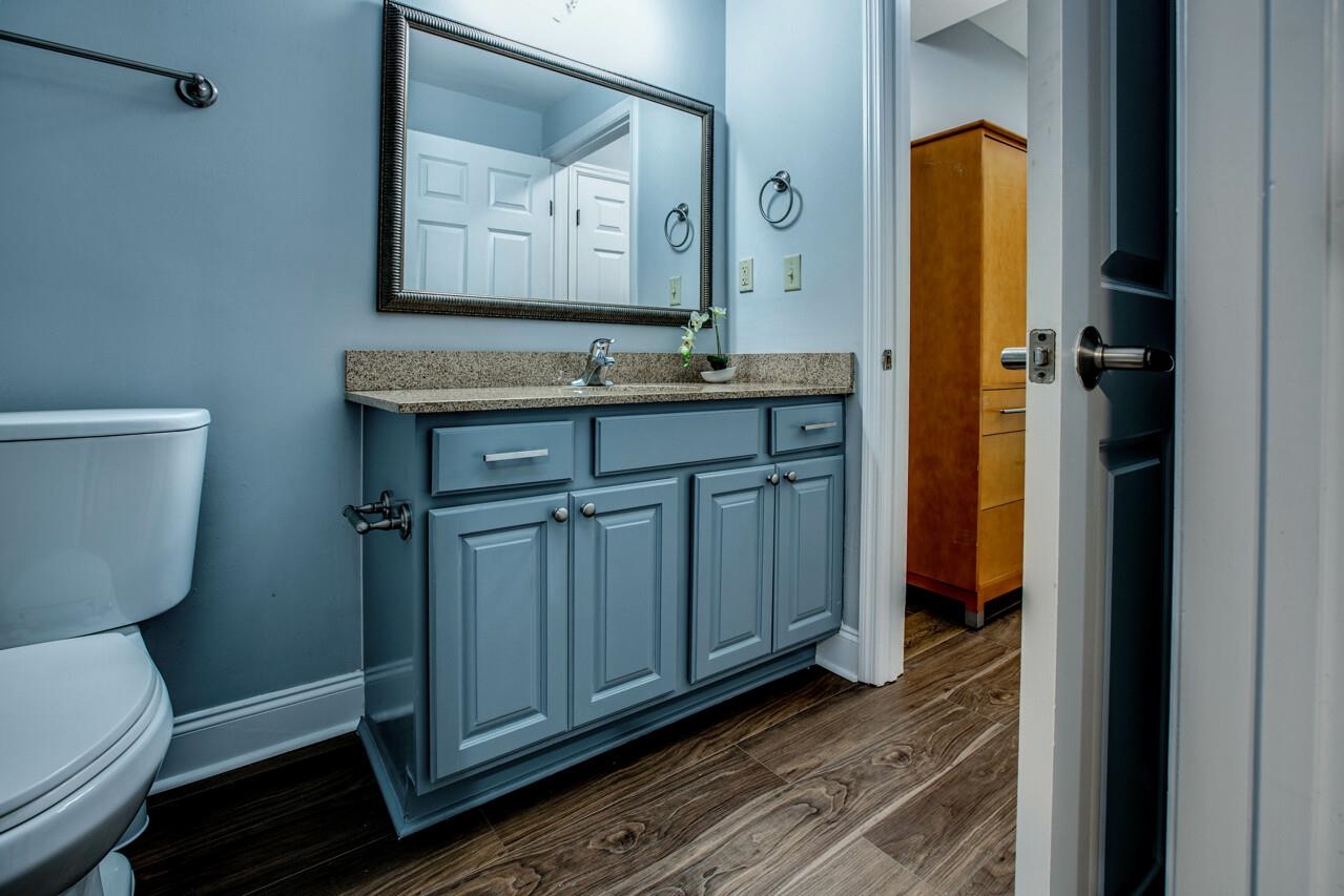 215 W College Unit 711 Avenue Unit: 711