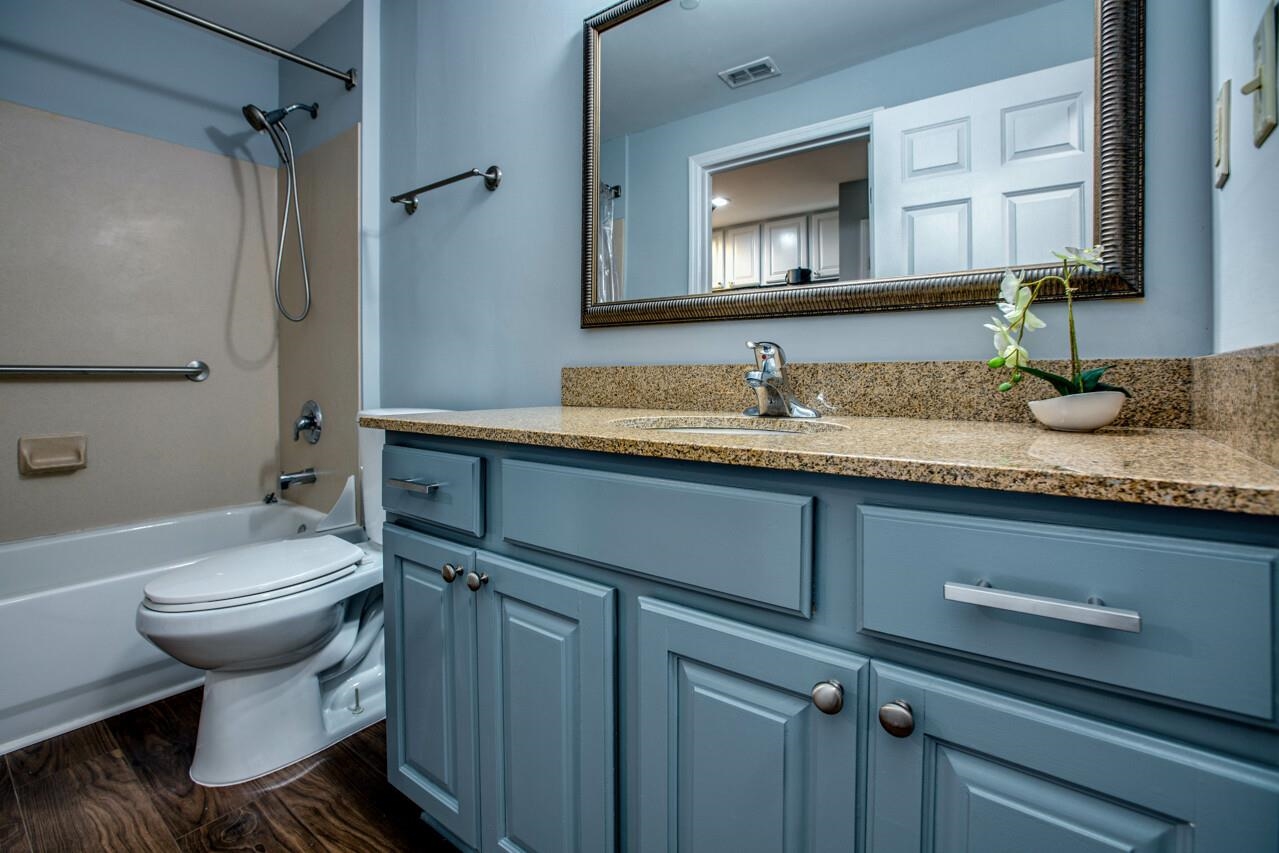 215 W College Unit 711 Avenue Unit: 711