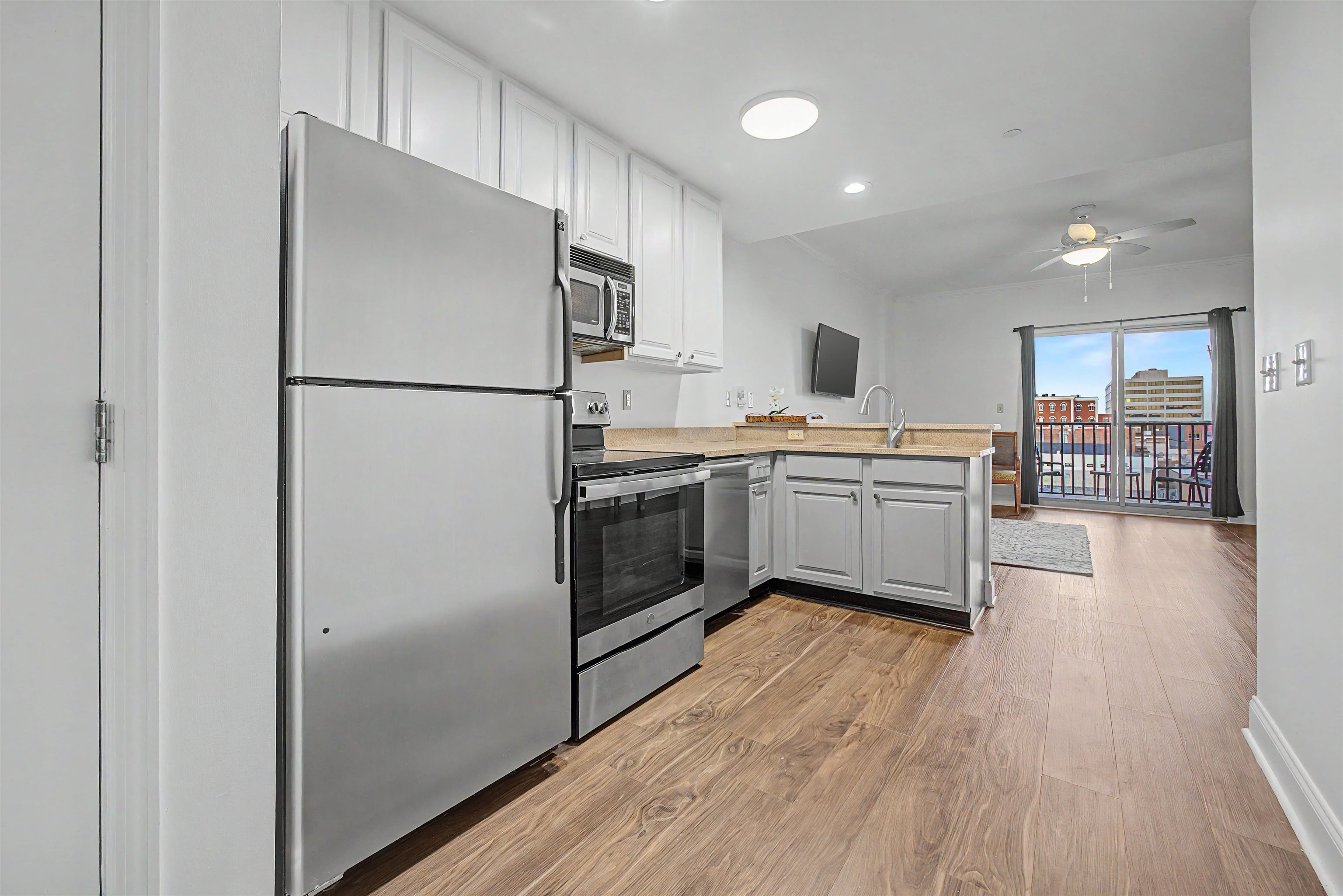 215 W College Unit 711 Avenue Unit: 711