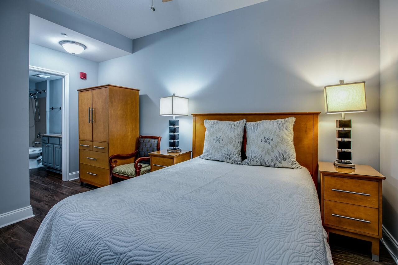 215 W College Unit 711 Avenue Unit: 711
