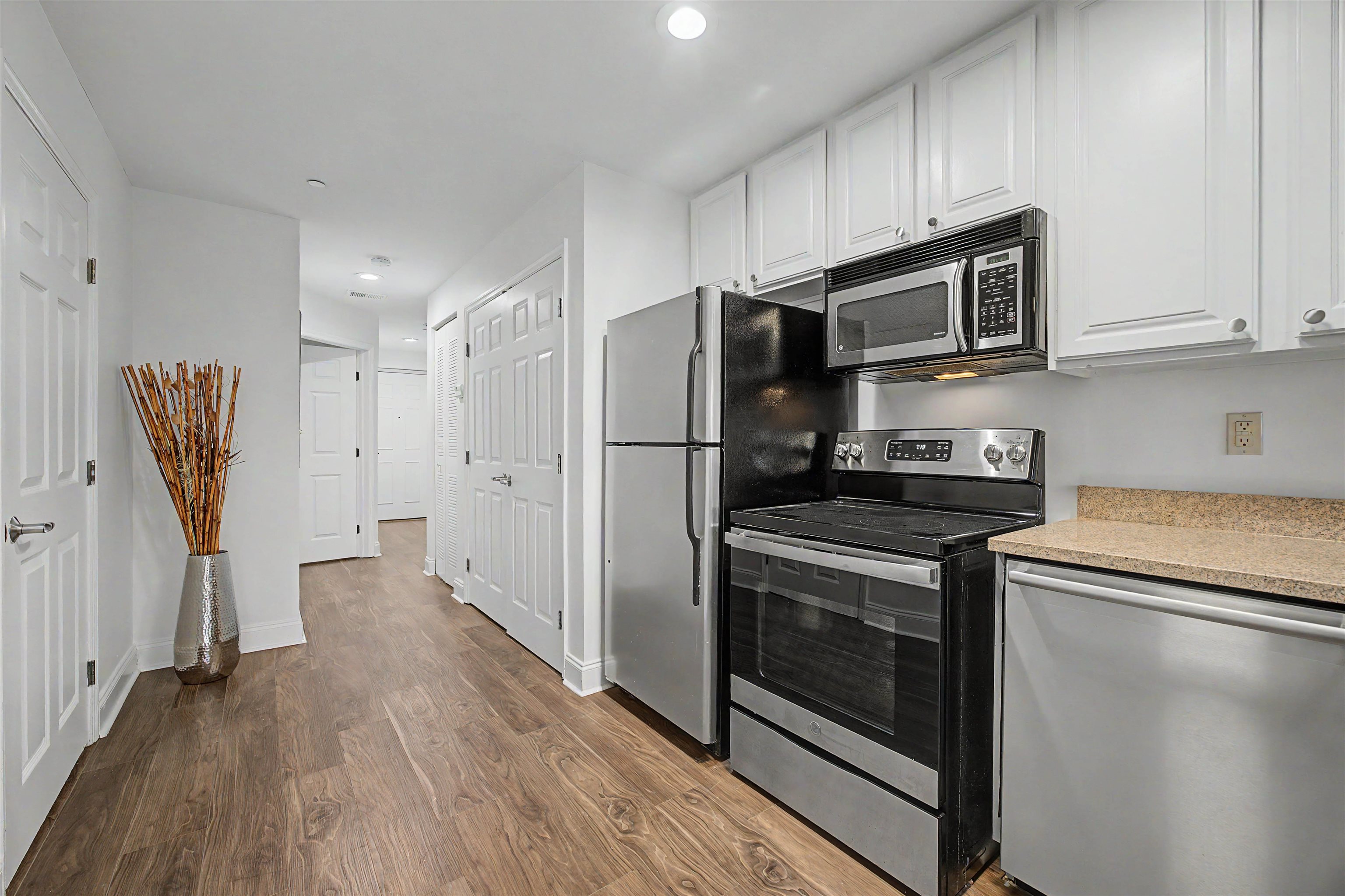 215 W College Unit 711 Avenue Unit: 711