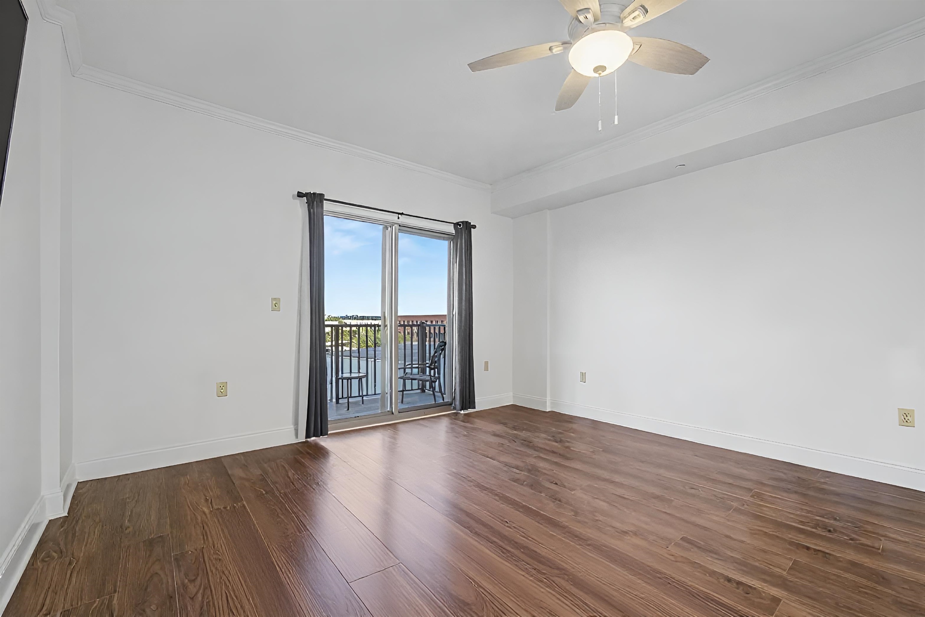 215 W College Unit 711 Avenue Unit: 711