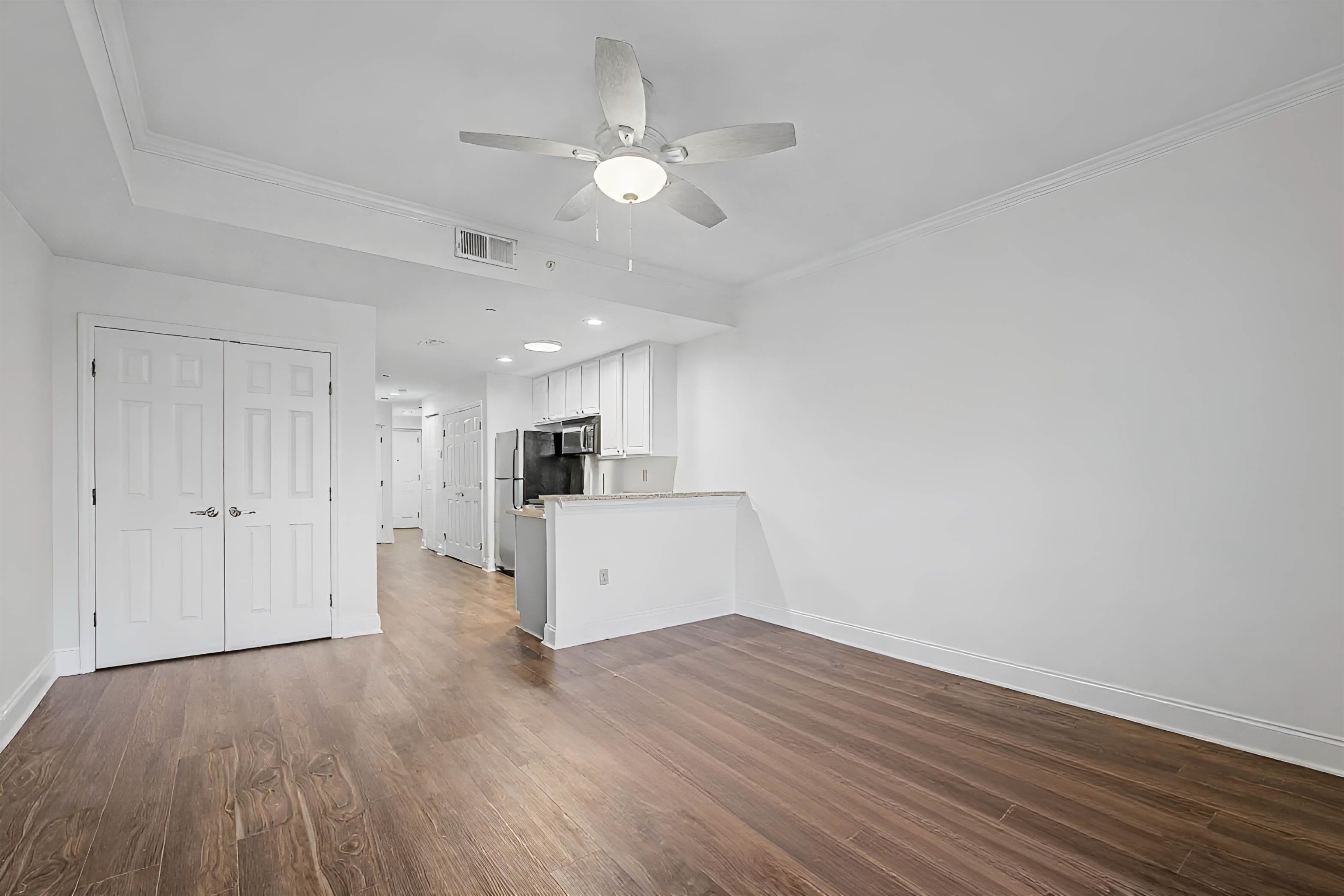 215 W College Unit 711 Avenue Unit: 711
