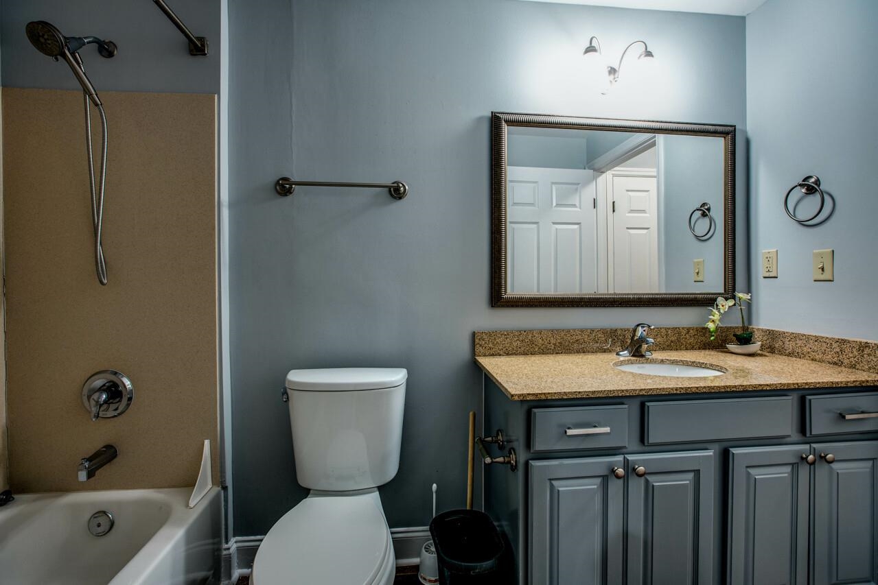 215 W College Unit 711 Avenue Unit: 711