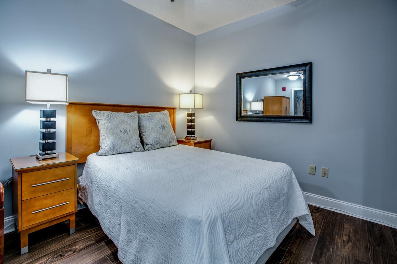 215 W College Unit 711 Avenue Unit: 711
