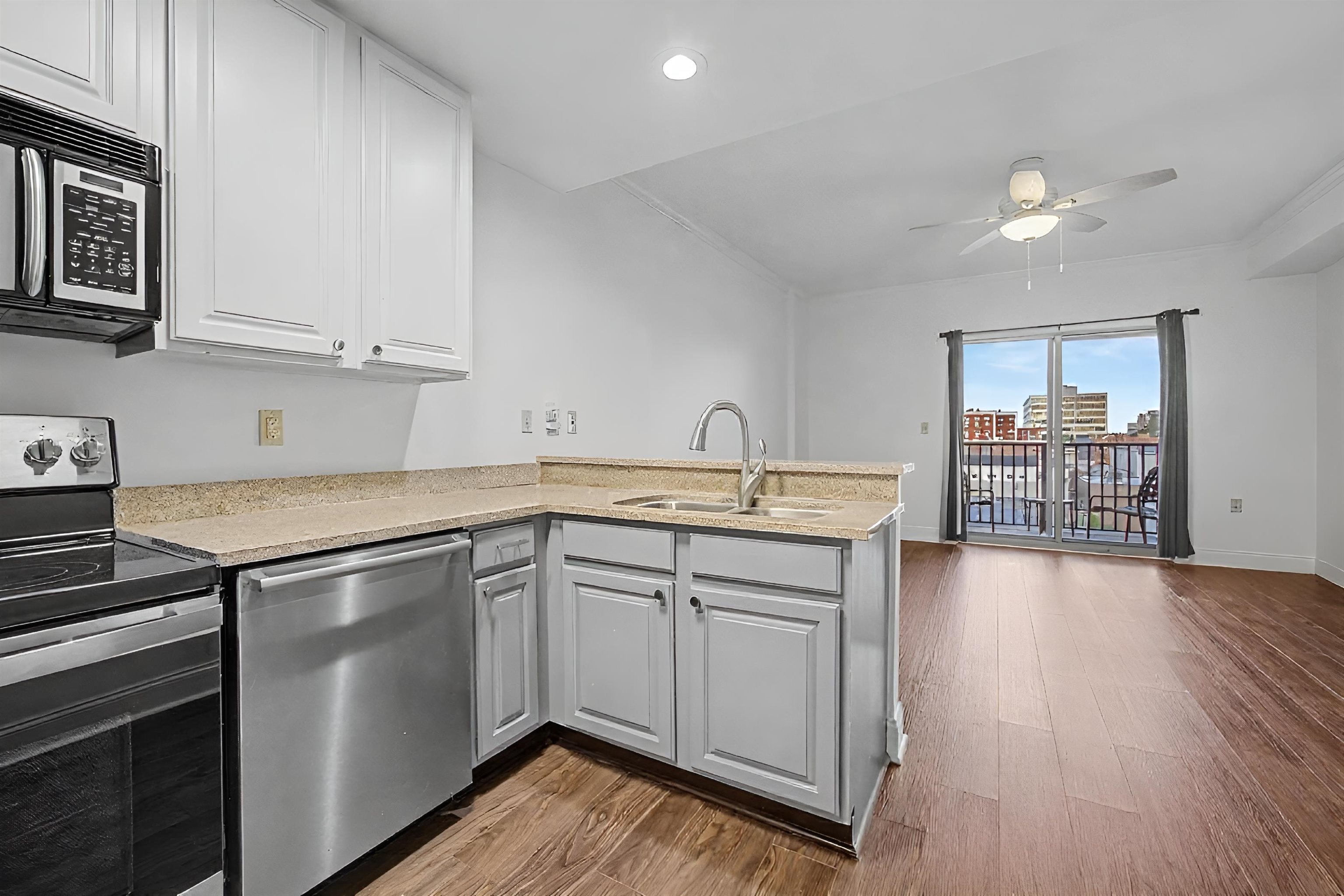 215 W College Unit 711 Avenue Unit: 711