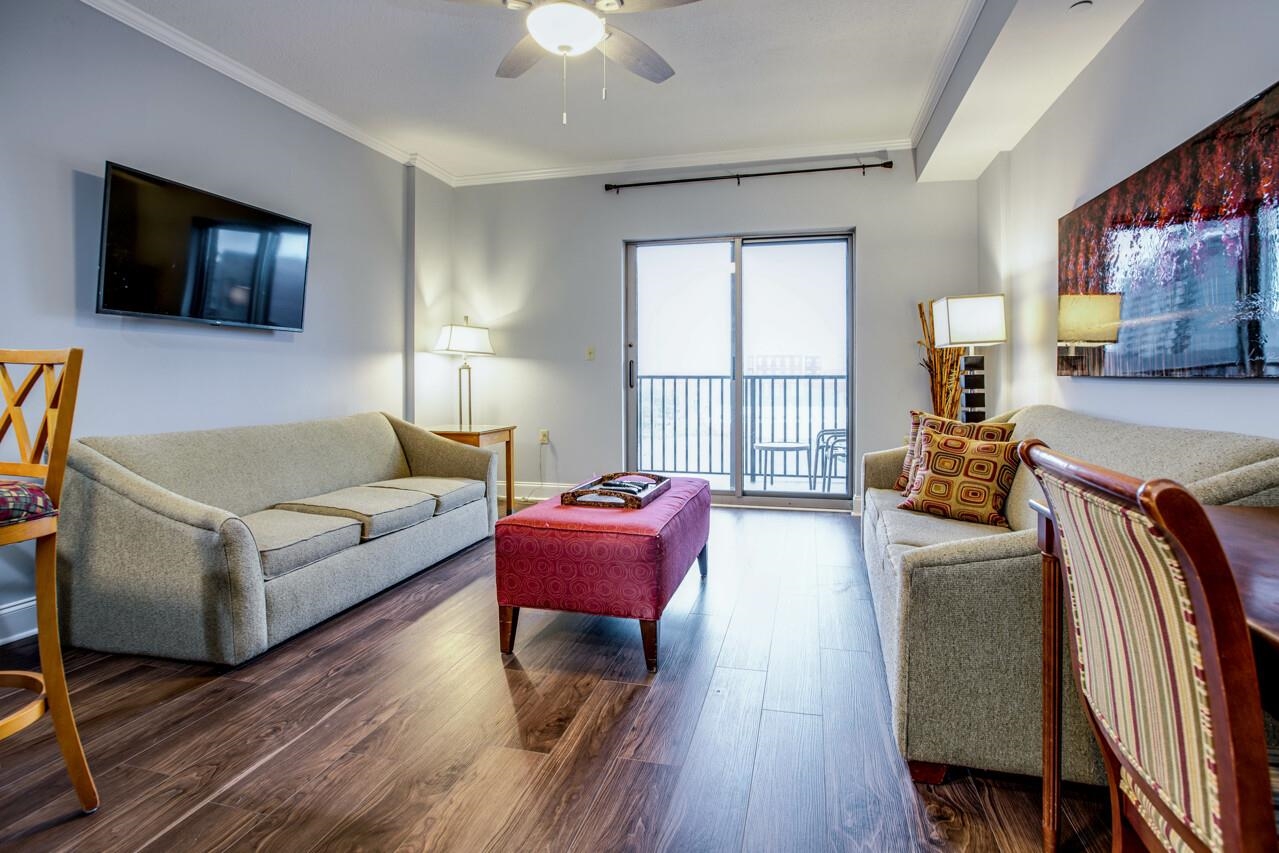 215 W College Unit 711 Avenue Unit: 711