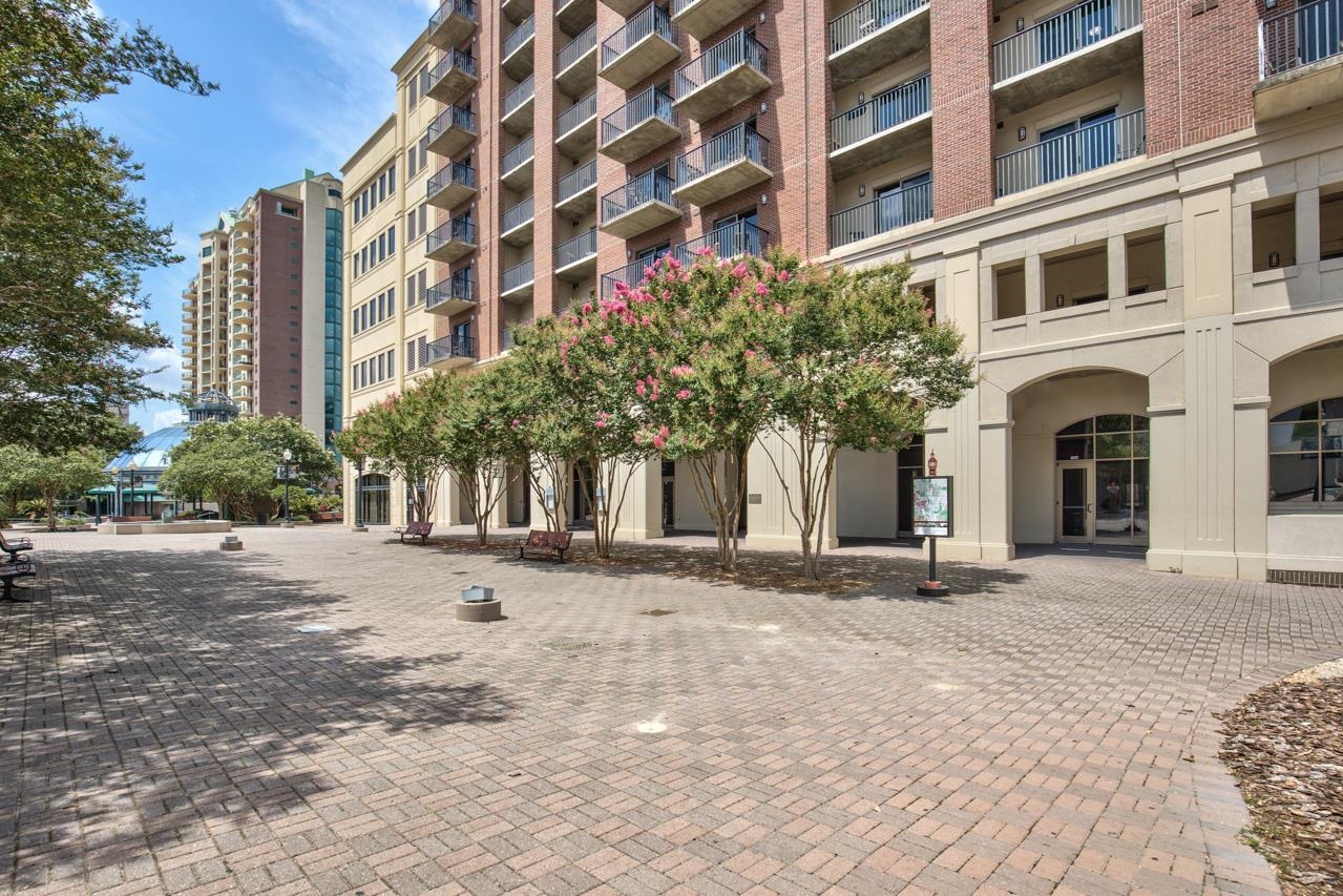215 W College Unit 711 Avenue Unit: 711