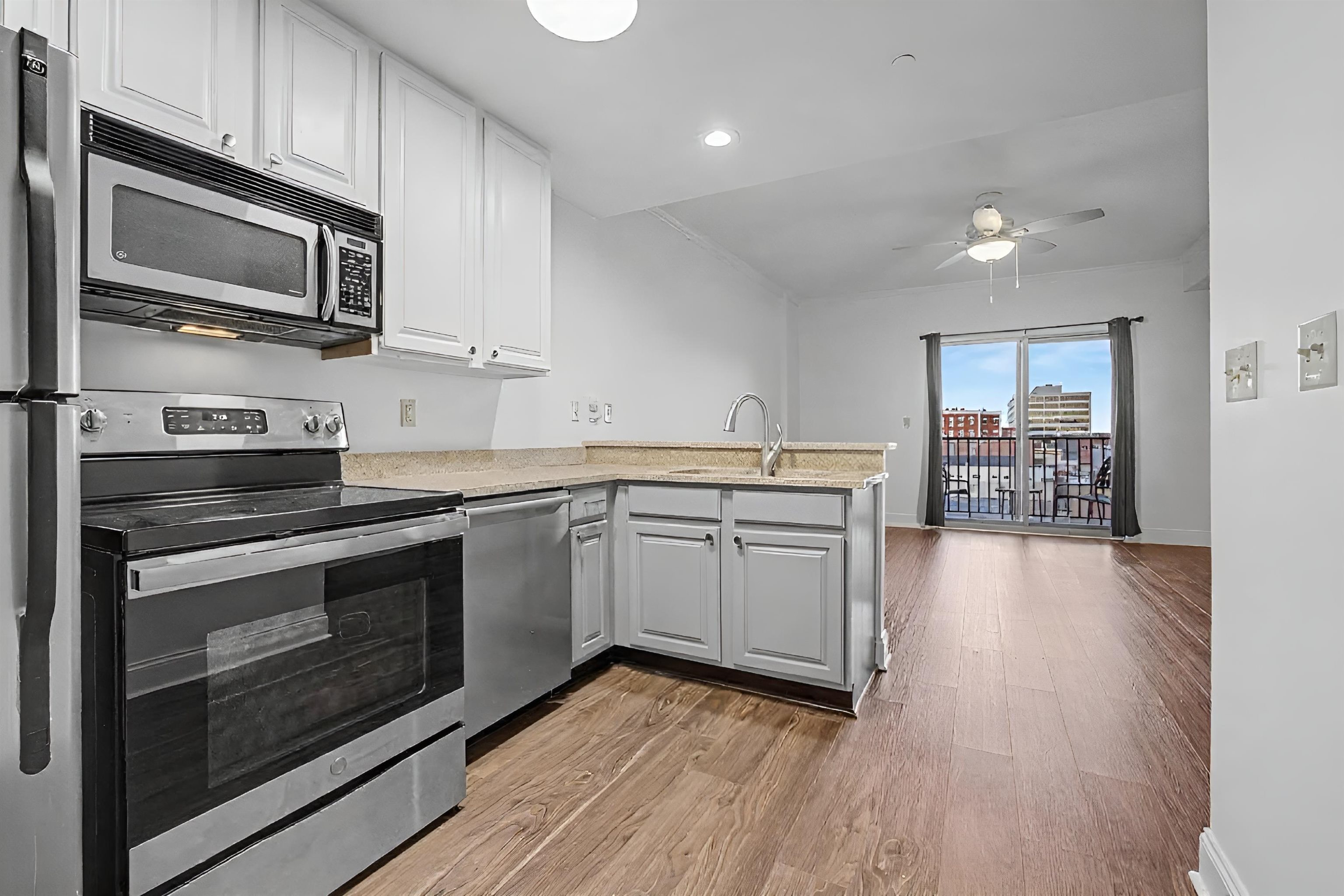215 W College Unit 711 Avenue Unit: 711