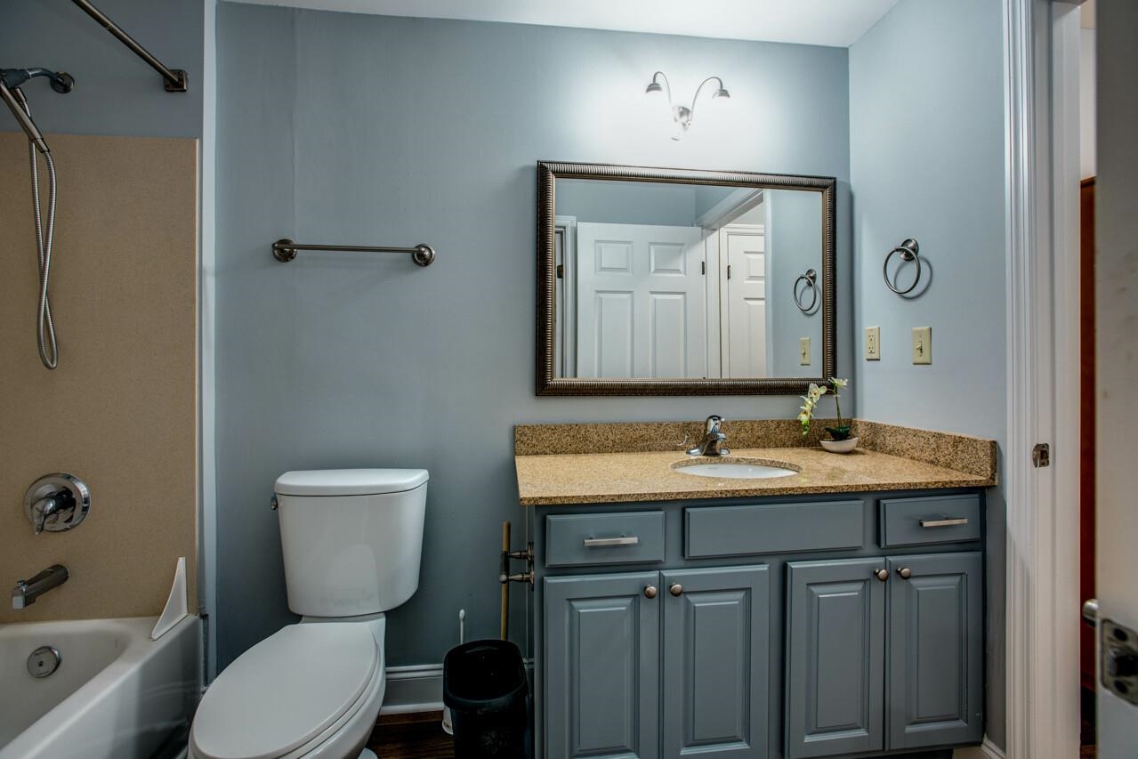 215 W College Unit 711 Avenue Unit: 711