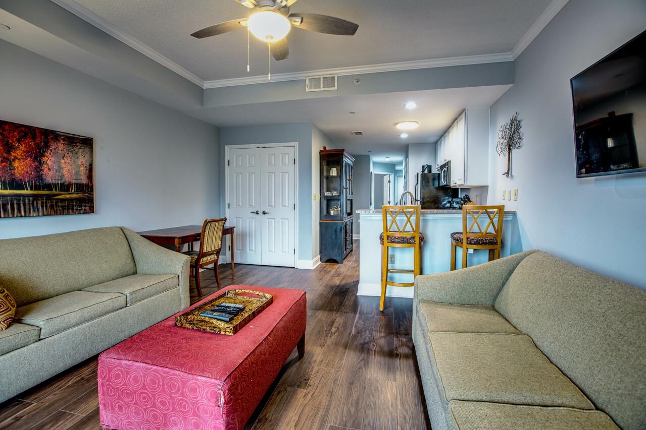 215 W College Unit 711 Avenue Unit: 711