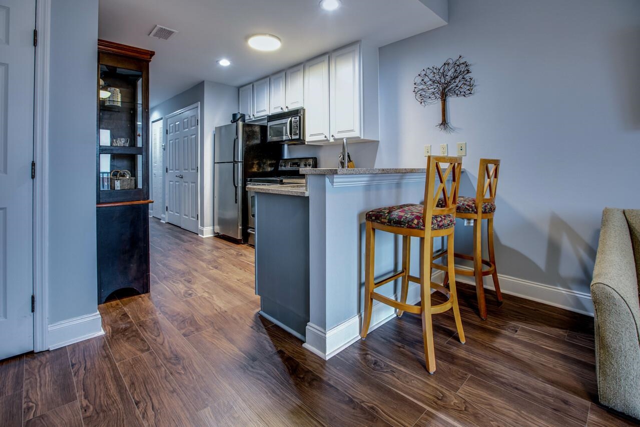 215 W College Unit 711 Avenue Unit: 711