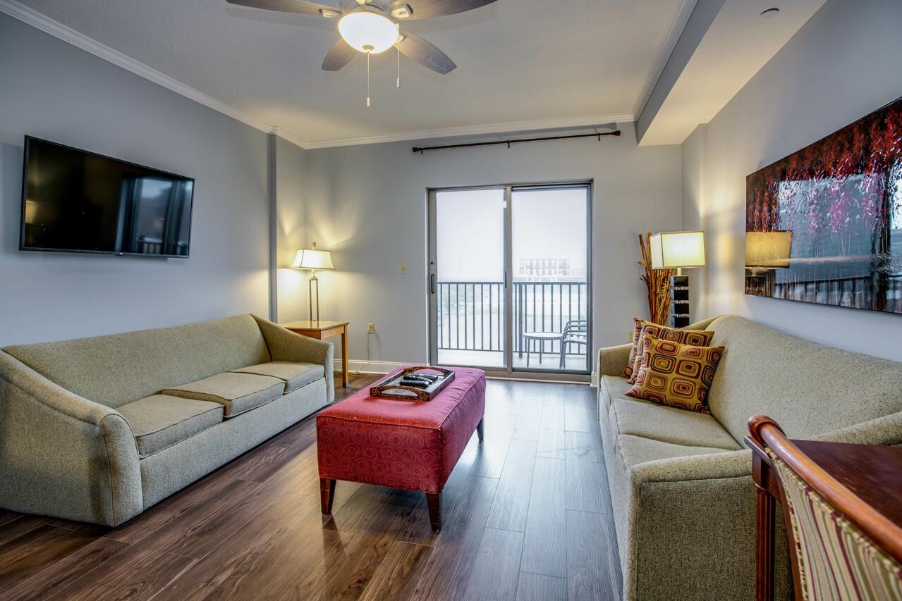 215 W College Unit 711 Avenue Unit: 711