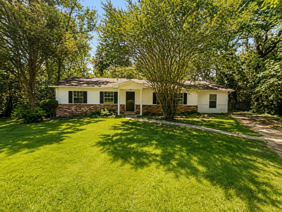 102 Horseshoe Drive