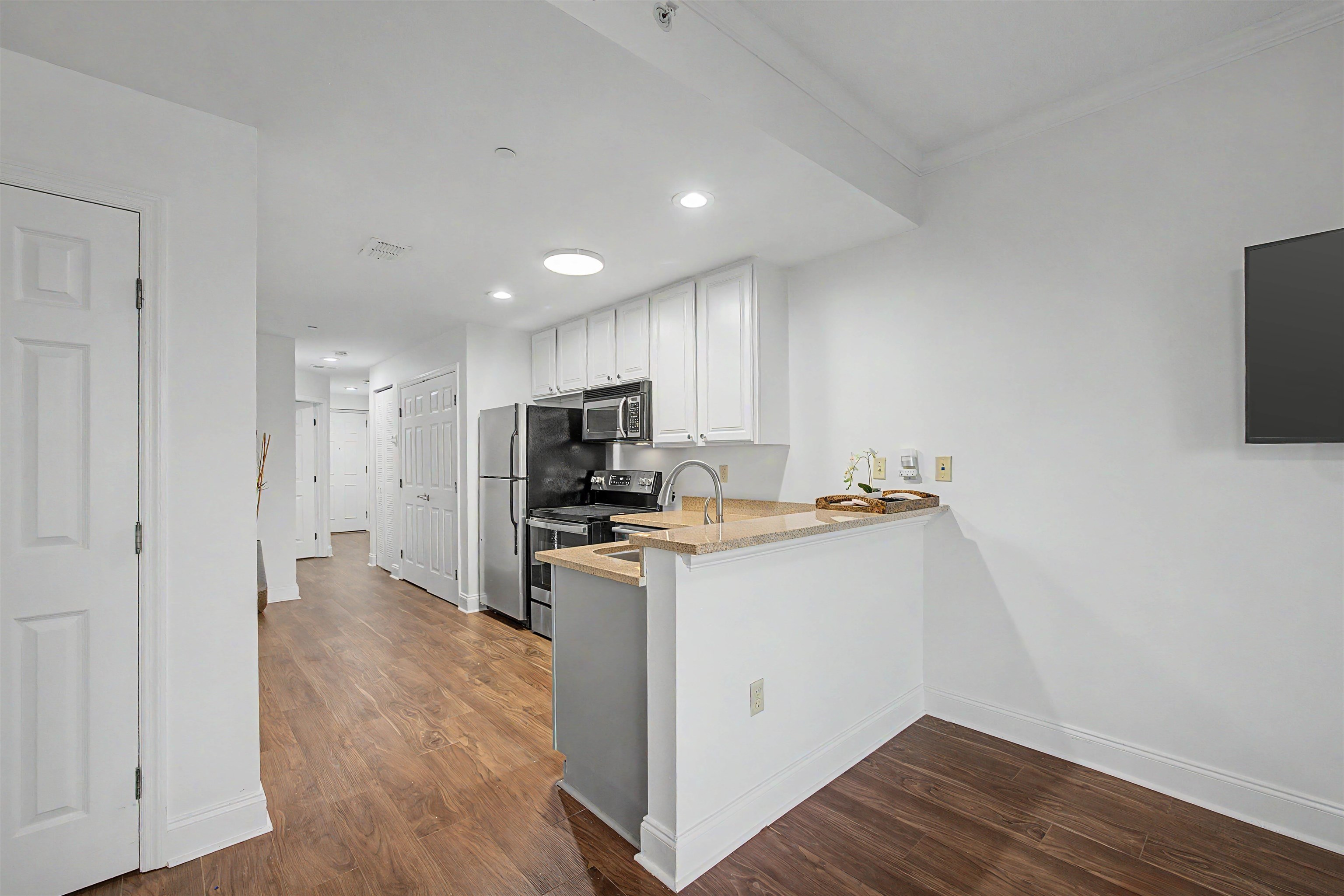 215 W College Avenue Unit 711