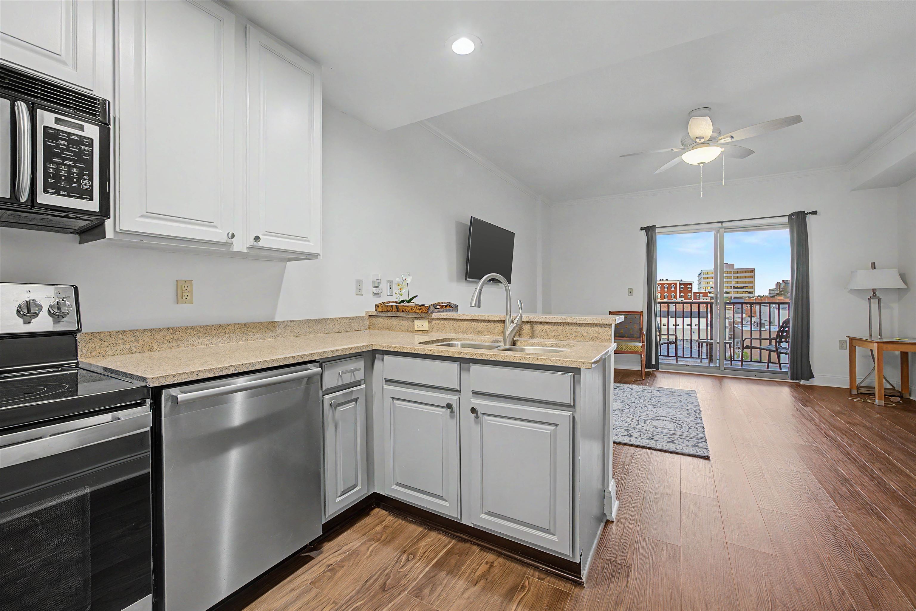 215 W College Avenue Unit 711