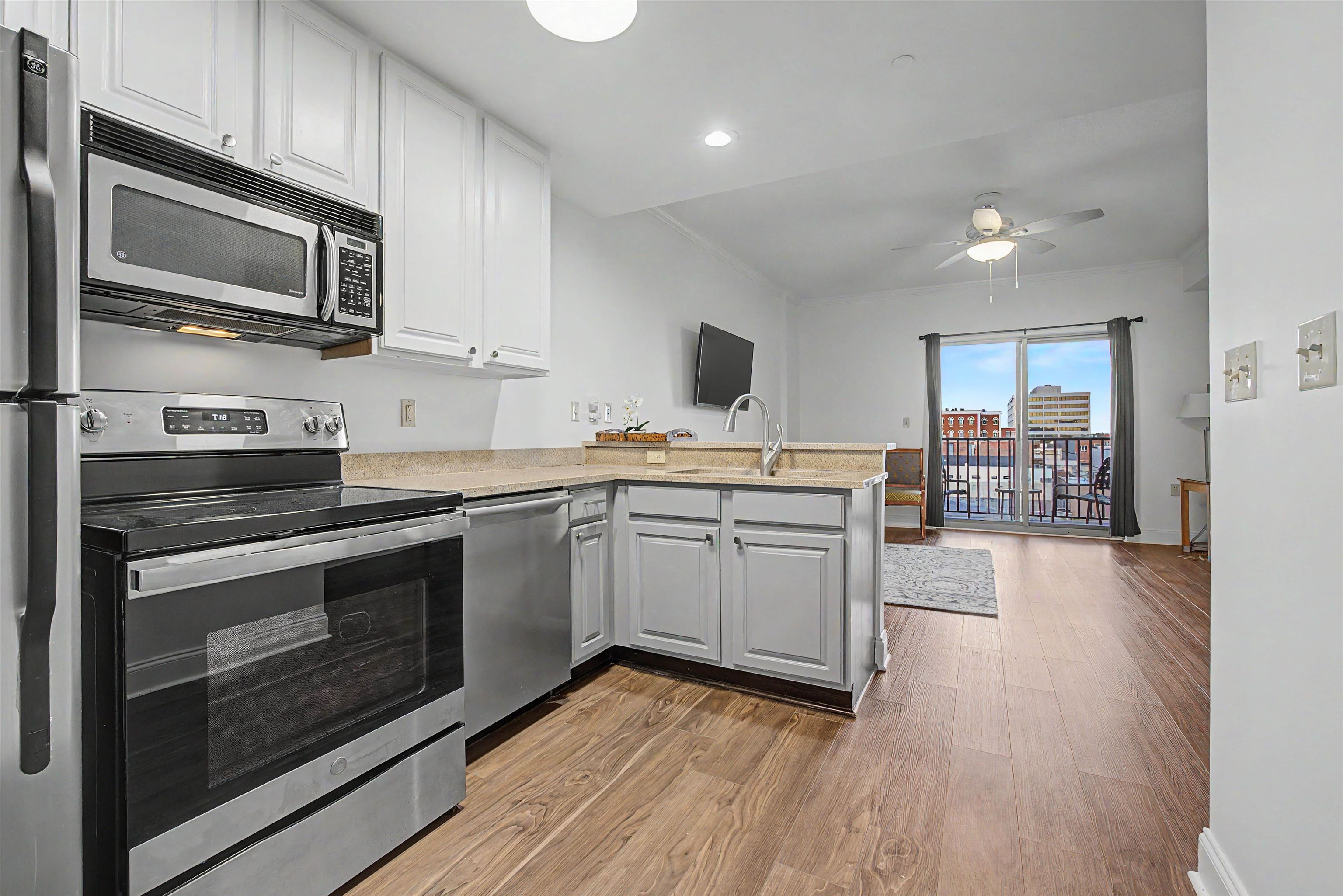215 W College Avenue Unit 711