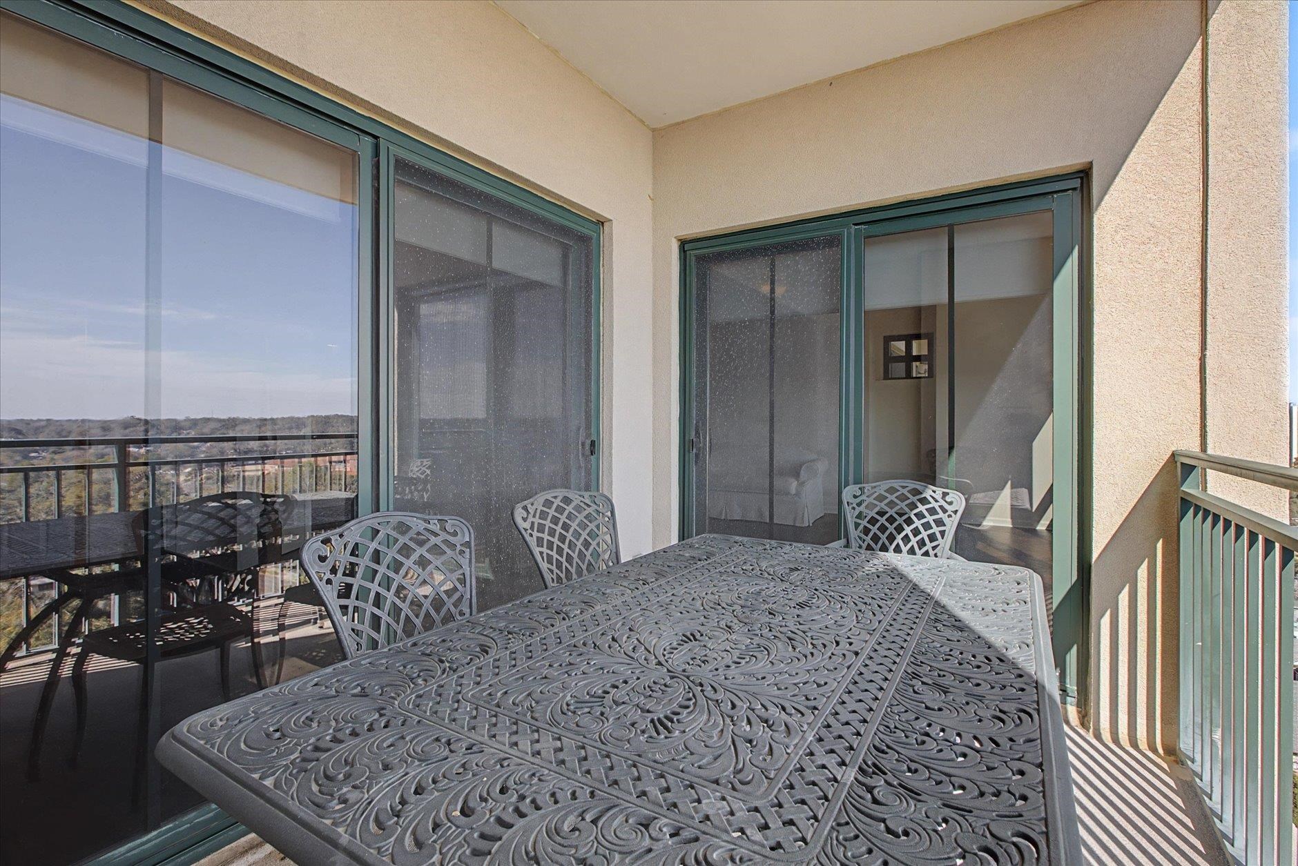 121 N Monroe Street Unit: 1206