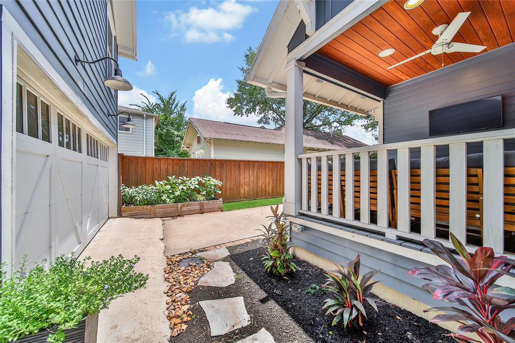 423 Pecore Street