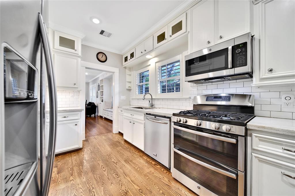 423 Pecore Street