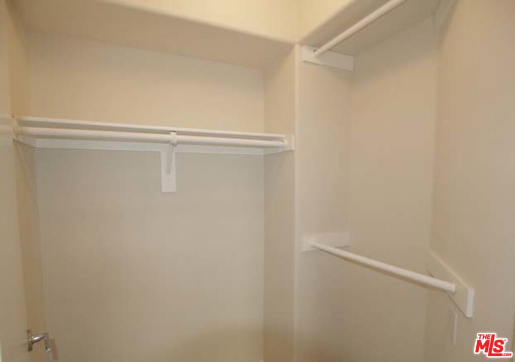 10627 MOORPARK ST Unit: 3