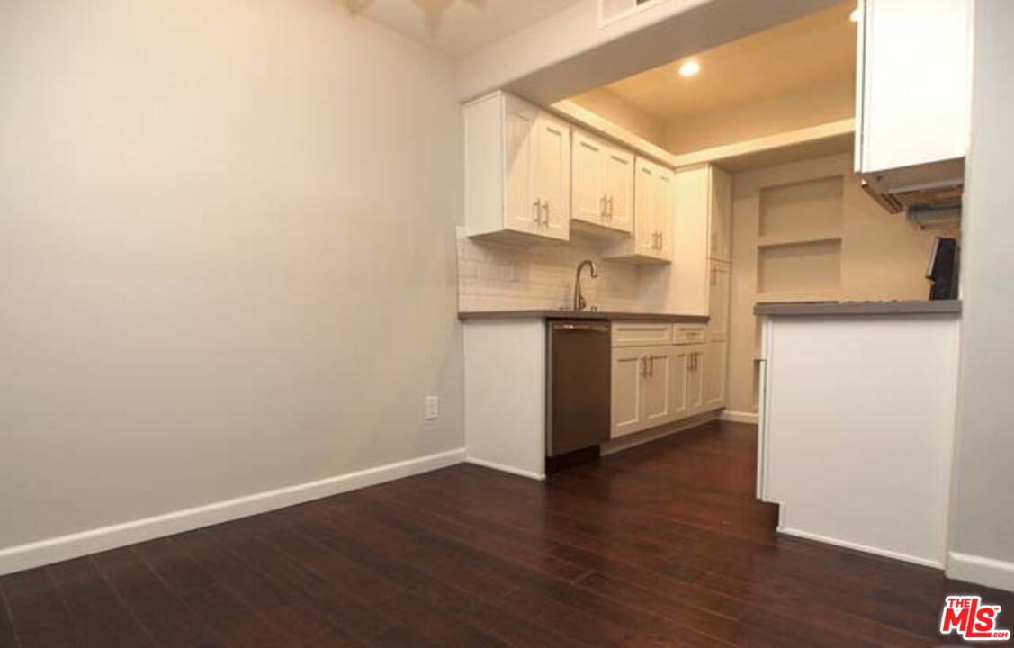 10627 MOORPARK ST Unit: 3