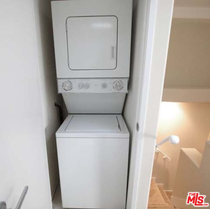 10627 MOORPARK ST Unit: 3