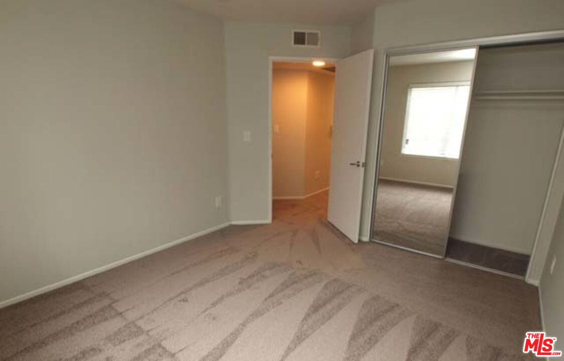 10627 MOORPARK ST Unit: 3