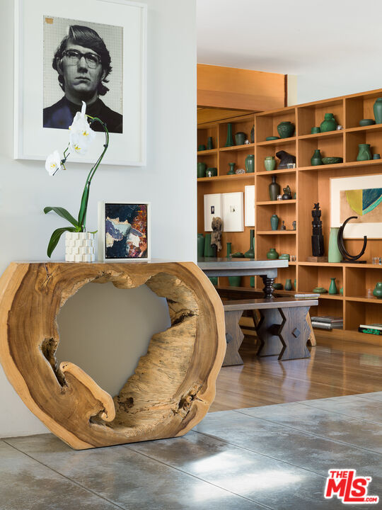 2613 Lake Hollywood Dr